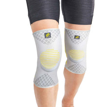 Load image into Gallery viewer, BRACOO KS91 Knee Fulcrum Sleeve Breathable with Ergonomic Cushion Pad (pair) (*patented)