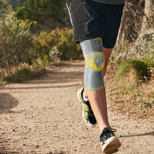 Load image into Gallery viewer, BRACOO KP41 Knee Shielder Sleeve Patented Ergo 3D pad (*patented)
